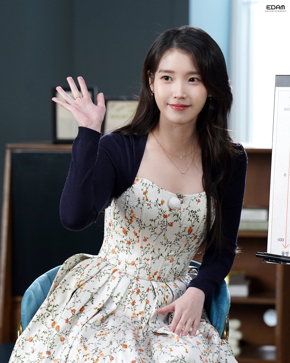 IU_srk's tweet image. Excuse me???
