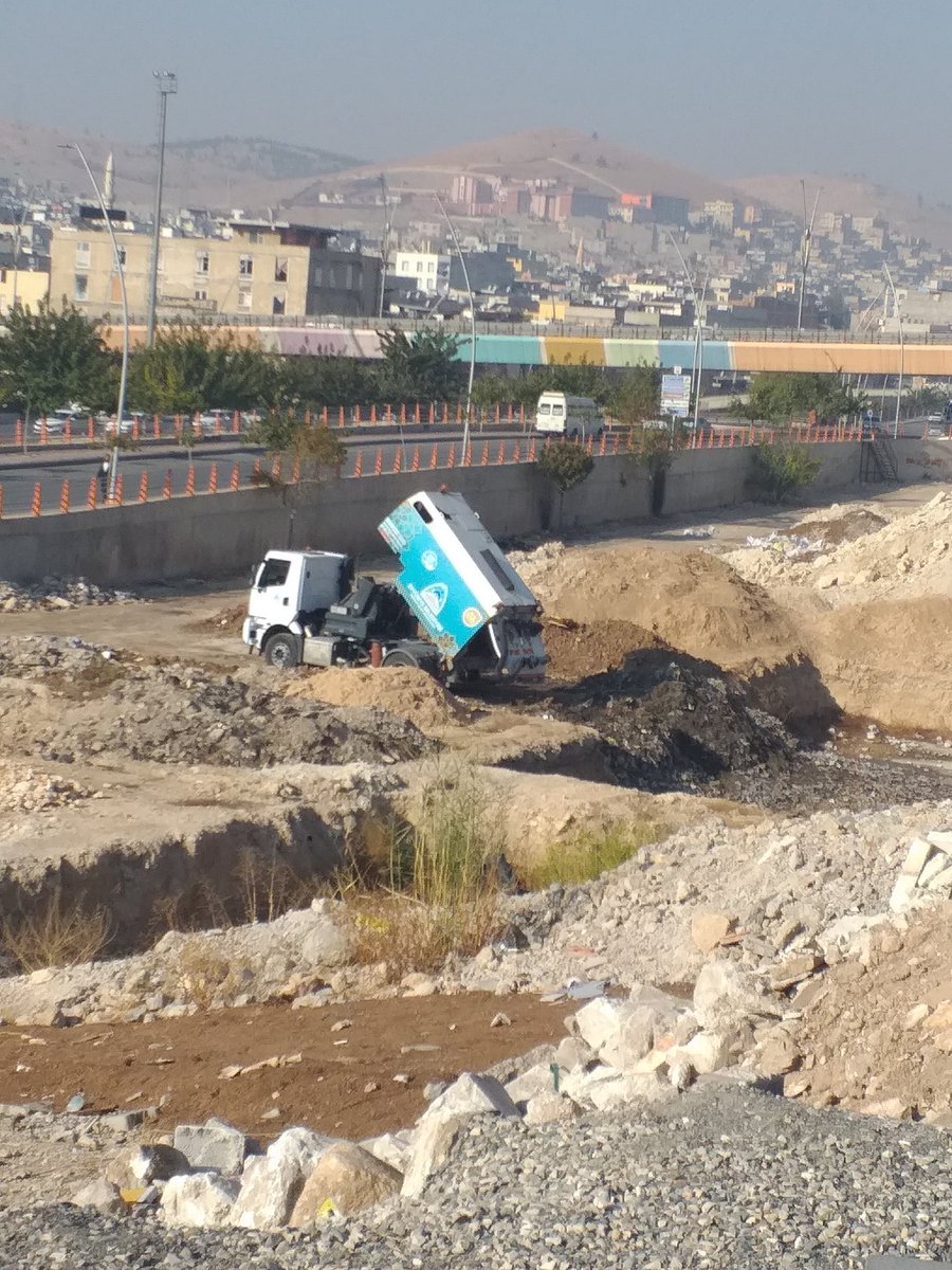 Temiz eyübiye  sloganıyla haber yapıyorsunuz kentsel dönüşüm için yıkılan yerlere kendi çöpünüzü döküyorsunuz yeter artık insanların aklıyla etmeyi  <a href="/mehmetkusnet/">Mehmet Kuş 🇹🇷</a> <a href="/ekremdemirbilek/">Ekrem Demirbilek</a> <a href="/M__Karademir/">Mehmet KARADEMİR</a> @BilalTekatli63 <a href="/Asalet63236331/">SEDAT GÜLER🐞(Öğreten,Sorgulatan,Eleştiren)</a> <a href="/yarenhoca63/">Fatma Yaren Gül</a>