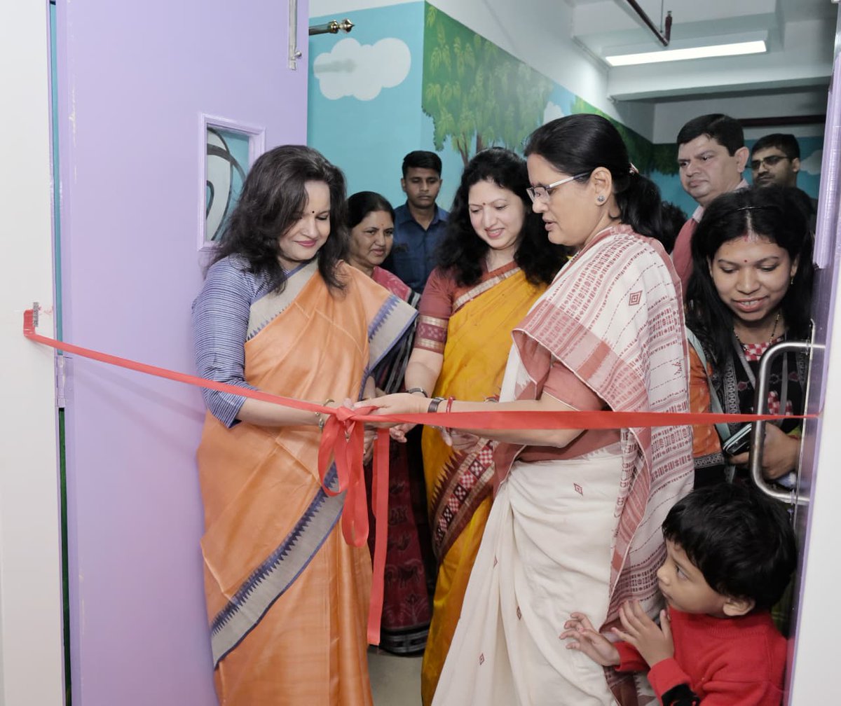 HUDDeptOdisha's tweet image. A workplace where parents can focus… and children can blossom. 

Hon’ble Deputy CM Smt. @PravatiPOdisha inaugurates #KALIKA – Crèche Facility at Kharavel Bhawan — a safe, joyful and nurturing space for the children of working mothers and staff.
1/2 @ushapadhee1996 @_anugarg