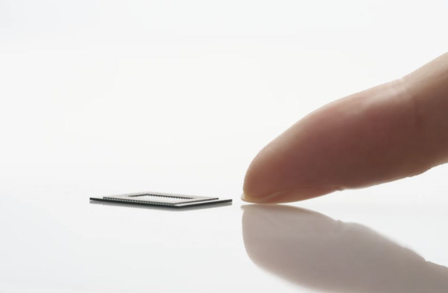 TechVoicenet's tweet image. بعطيك أغرب خبر ممكن تشوفه مؤخراً

الرامات بيتضاعف سعرها عالمياً بداية من 2026، وبسبب هذا الشي صار خلاف بين مختلف الاقسام داخل شركة سامسونق:

📱قسم الجوالات طلب من قسم الذاكرة (داخل الشركة) عقد لعدة سنوات يحافظ على توريد ذاكرات بسعر منخفض للجوالات
🥊قسم الذاكرات رفض واصر على رفع…