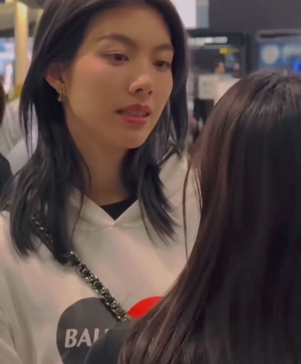 riojaneeer's tweet image. Removing my best partner's eye boogers. #totally #normal #behavior