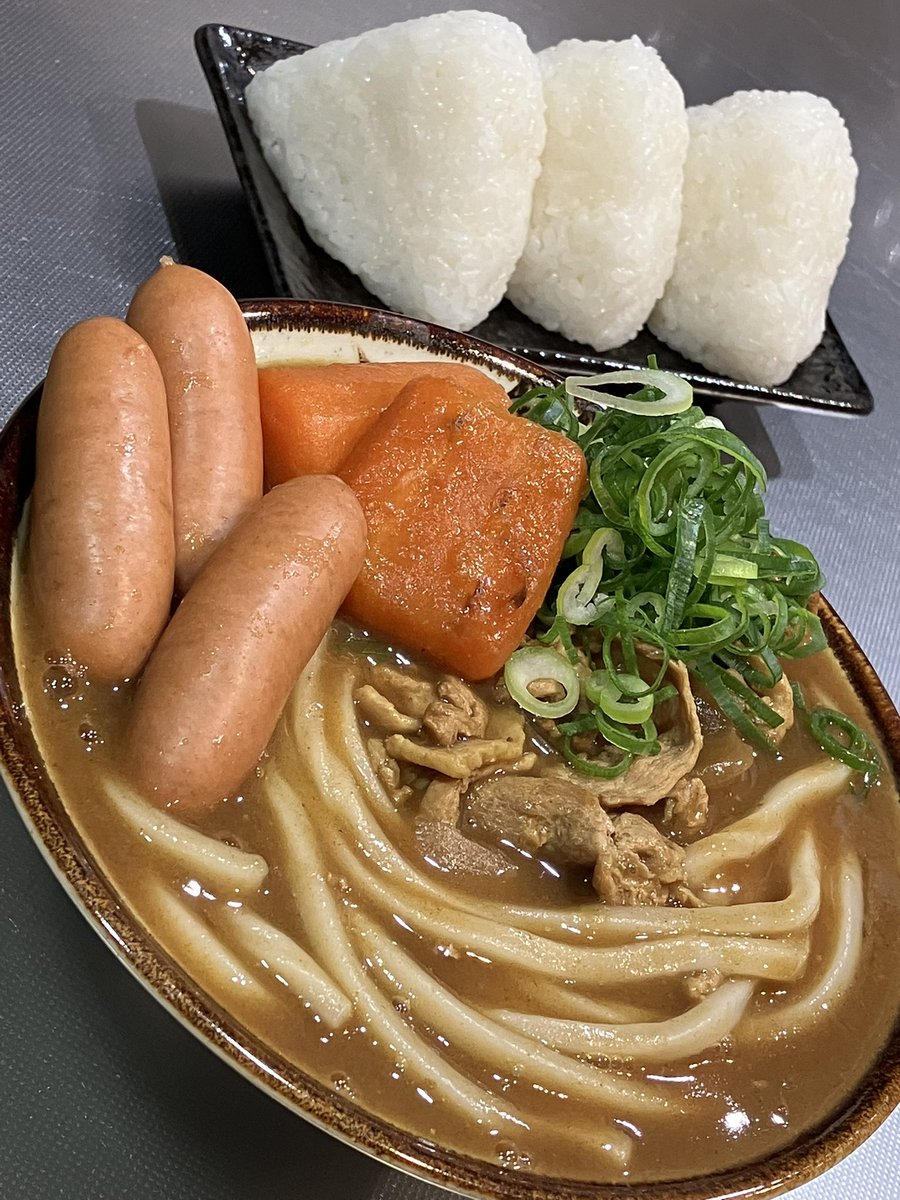 sense_kabu's tweet photo. 今日はカレーうどん&amp;塩おにぎりのセットを食べました。おいしかったです。 https://t.co/VNtSPt73gM