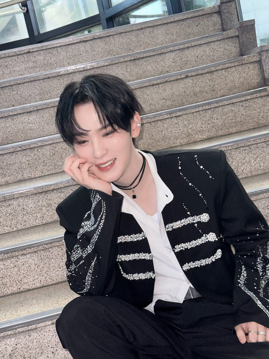 [#현식] 

12월도 나랑 행복하게 🫶🏻

#XODIAC #소디엑 #HYUNSIK #현식