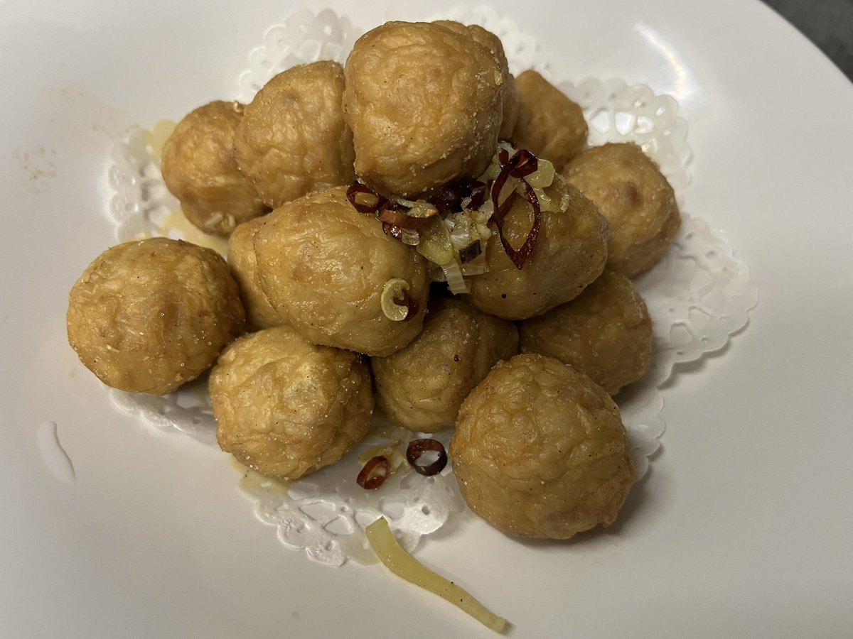 忘年会や新年会で楽しもう❤️

１２月は、通年同様、
定休日の月曜日と火曜日は、
貸切宴会を承っております❣️
橘屋の飲み放題コースは5000円税込からです〜
ボリュームのあるお料理はお酒にピッタリの味付け❤️
少人数向けの飲み放題ではないプランも色々あります❣️
ぜひ一度のご相談をどうぞ❤️