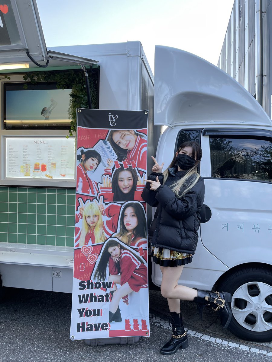 IVE_twt's tweet image. 4주년🩷 지금보니까 진짜 뭐야 이 말랑이

#IVE #아이브 #GAEUL #가을 
#HappyIVEday
#IVE_4th_Anniversary
#영원히_아이브_여섯을_간직하길 ❄️