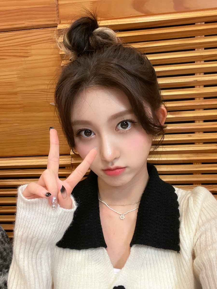 IVE_twt's tweet image. 4주년🩷 지금보니까 진짜 뭐야 이 말랑이

#IVE #아이브 #GAEUL #가을 
#HappyIVEday
#IVE_4th_Anniversary
#영원히_아이브_여섯을_간직하길 ❄️