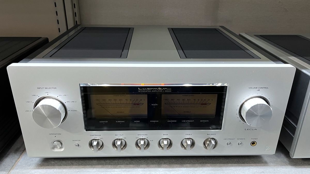 Yokkaichimusen's tweet photo. 中古が色々入荷しました。店頭販売をまもなくスタートします。2週間から１か月後にWeb販売しますので気になる商品が有る方はご来店ください！お待ちしております。😁
#LUXMAN #L590AX #ESOTERIC #UX3 #DYNAUDIO #DENON #PMA60 https://t.co/nq9Gnp4H9J