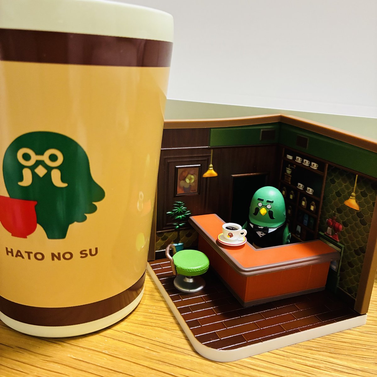 rin_tdm's tweet photo. フィギュアは箱買いしたのでマスターお迎え済み👏
コーヒーの中身別になってて紛失が怖い https://t.co/SsZjseYEmT