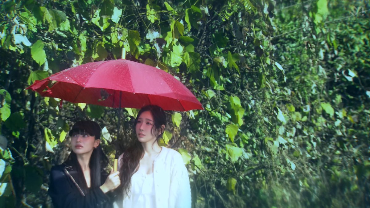 panorama mv is so beautiful, actress represents SONE before taeyeon’s music, and then going through life with her music…  we both go through sunshine and rain and yet she is always there with an umbrella whether we want shade or just want to enjoy the rain instead..