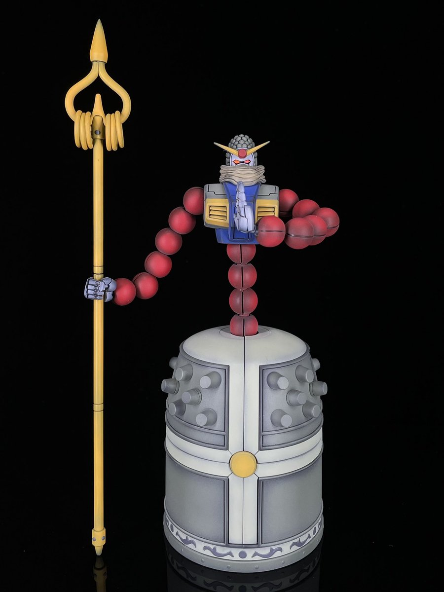 Suke_gp's tweet image. HGマンダラガンダム、全塗装で完成しました。
ディテールアップは胸部にスジボリを入れただけ。鐘の部分を組み立ててる時はガンダム作ってる気しなかったなぁ😅でも凄く楽しく製作できました！
#ガンプラ
#マンダラガンダム