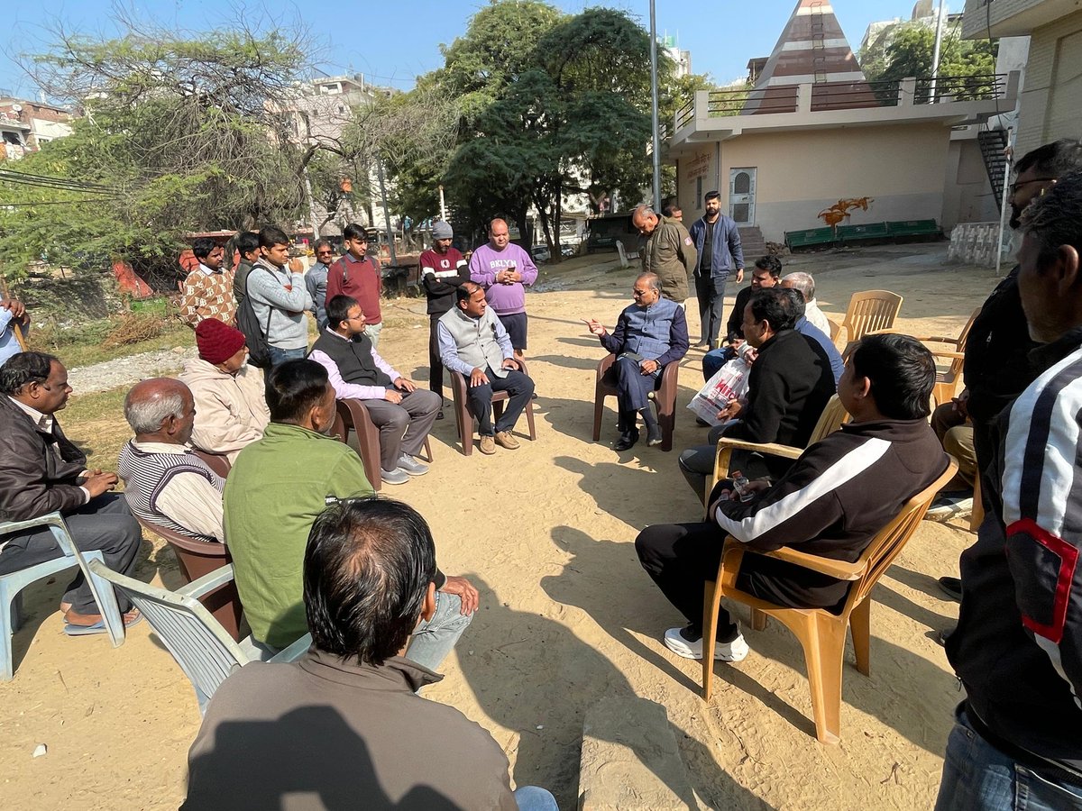 AnilSharma4BJP's tweet image. आज वाल्मीकि मंदिर बसंत गाँव में DDA, हॉर्टिकल्चर और वर्क्स विभाग के अधिकारियों के साथ बैठक की। स्थानीय समस्याओं एवं विकास कार्यों को लेकर चर्चा की।

क्षेत्रवासियों को बेहतर सुविधाएँ और सुगम वातावरण उपलब्ध कराना हमारा निरंतर प्रयास है।

#PublicMeeting #CommunityDevelopment #DDA…