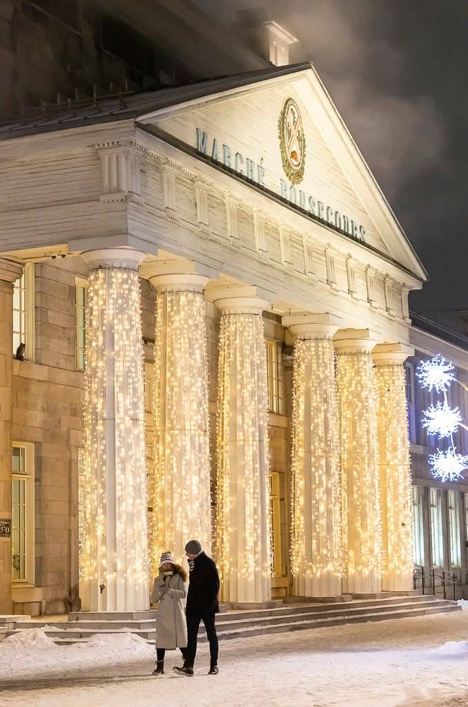 CanadaTunisia's tweet image. Visitez Montréal / Visit Montréal : Montreal glows this holiday season ! 🌟 Here's where to see its pretty lights -&amp;gt; bit.ly/3Xs6k5a
✨🤩✨       

📷 Eva Blue 

#Montreal #ExploreCanada