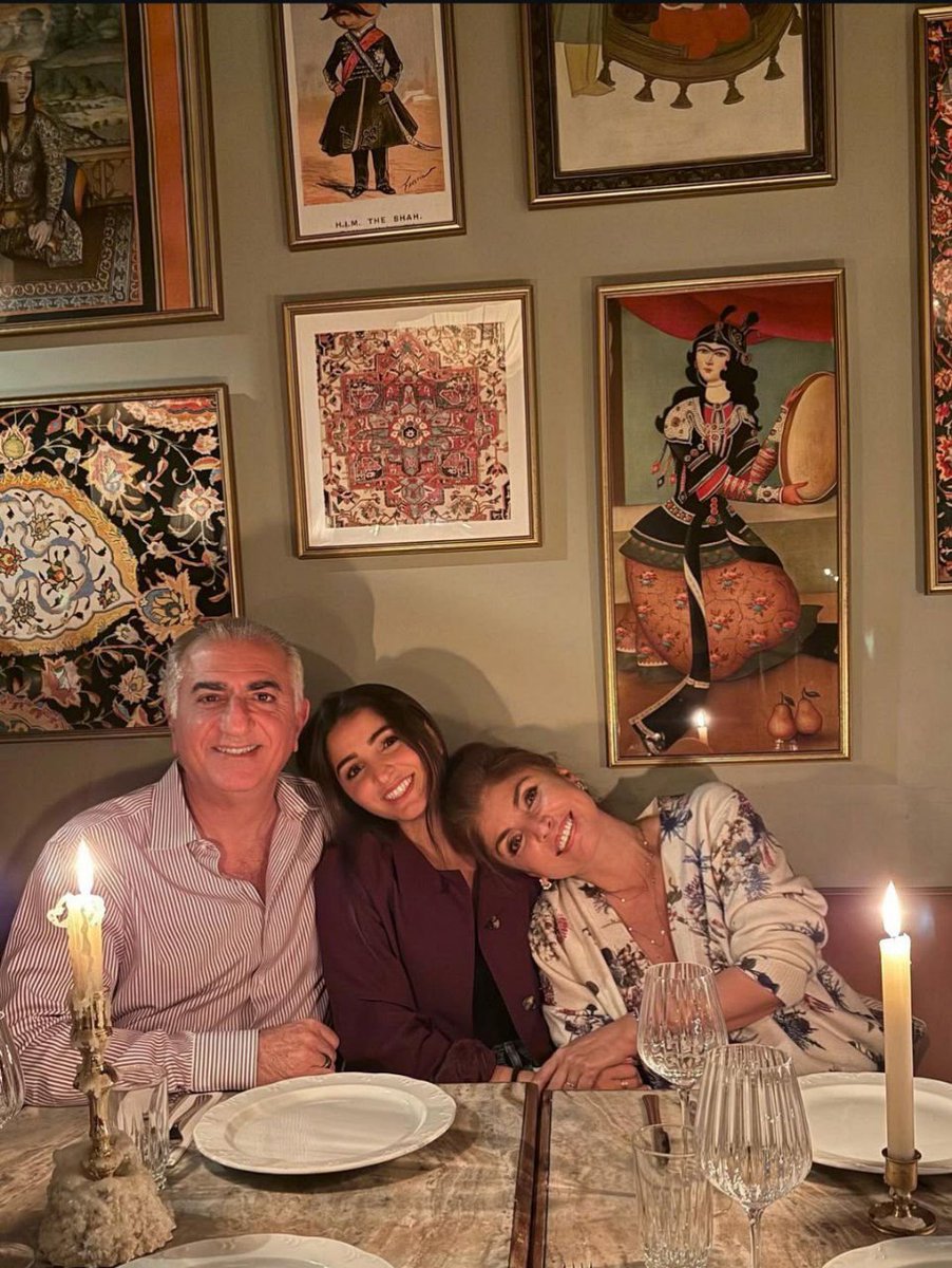 از اهواز ما، تا به زاهدان
ساختیم خود را، گاردِ جاودان
ضحاک را تا، که شکست دهیم
خوانیم، سربازِ شهنشهیم
1/8

#جاویدشاه 👑👑👑
#KingRezaPahlavi 🩵🩵🩵
#پاینده_ایران 
💚
🤍
❤️