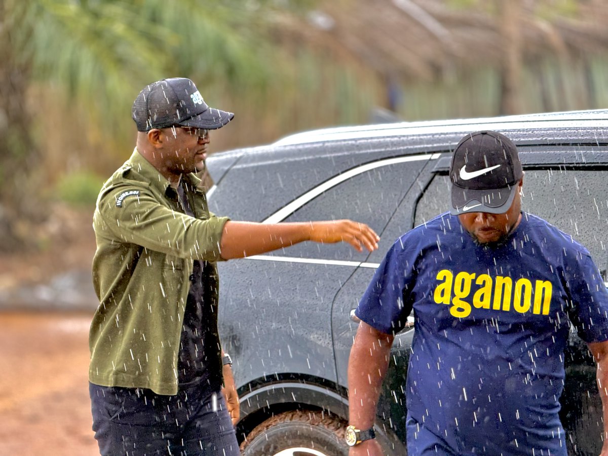 La pluie. Elle nous rappelle que la terre qu’on sert ne se construit qu’avec ceux qui marchent réellement dessus. 
Nous ne craignons ni la boue ni les chemins difficiles. Le service est rarement pavé de confort : il commence là où la volonté rencontre la réalité. 

Nous ne sommes