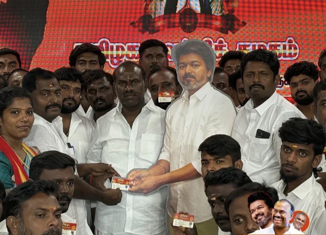 ItzmeeJoee's tweet image. கரெக்ட்டா பொருந்துது.. 😂😂