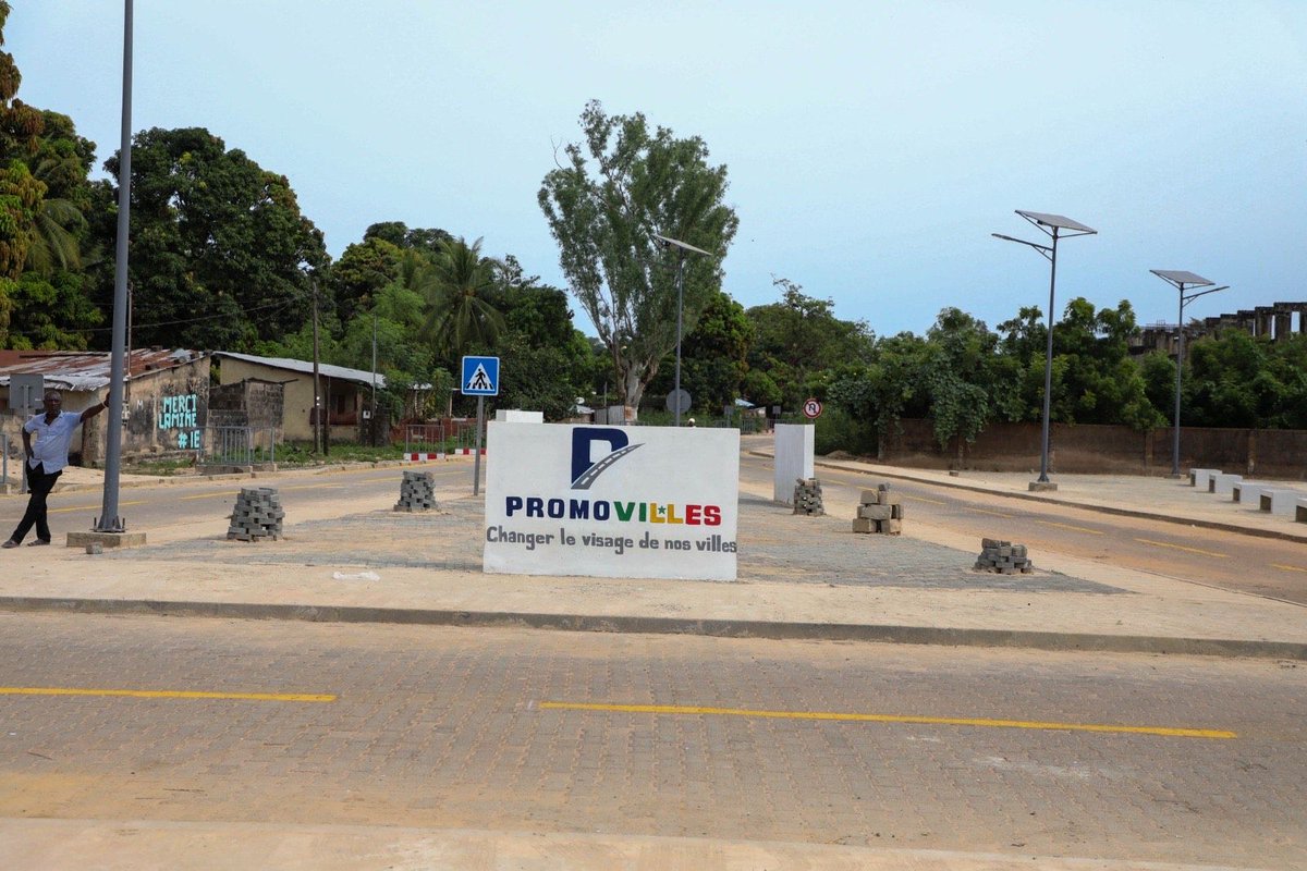 Promovilles_SN's tweet photo. Dans le cadre de sa  tournée nationale de visite des travaux d’infrastructures, M Déthié Fall, Ministre des Infrastructures a effectué un déplacement dans  la Commune d’Oussouye pour apprécier le niveau d’avancement physique  des travaux du Programme de Modernisation des Villes https://t.co/8tAGSXCfQ7