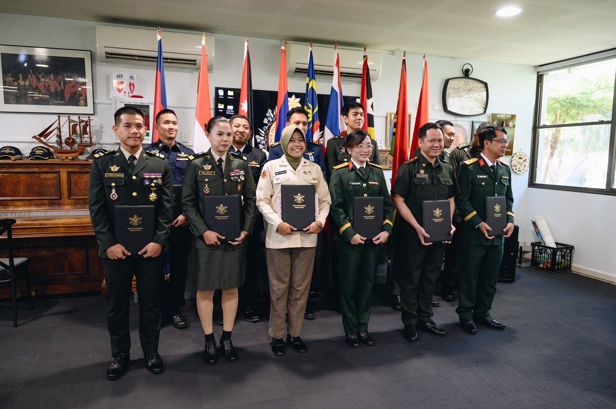 ADFTrngC's tweet photo. 🎓 DITC celebrates success! Congrats to graduates of: ✅ ADFELPS Raters ✅ Methodology of English Language Teaching ✅ Advanced Australian English Language Course
Your dedication built strong connections &amp; lasting impact. 👏#DITC #Graduation #ADF https://t.co/05wA8RHg0Y