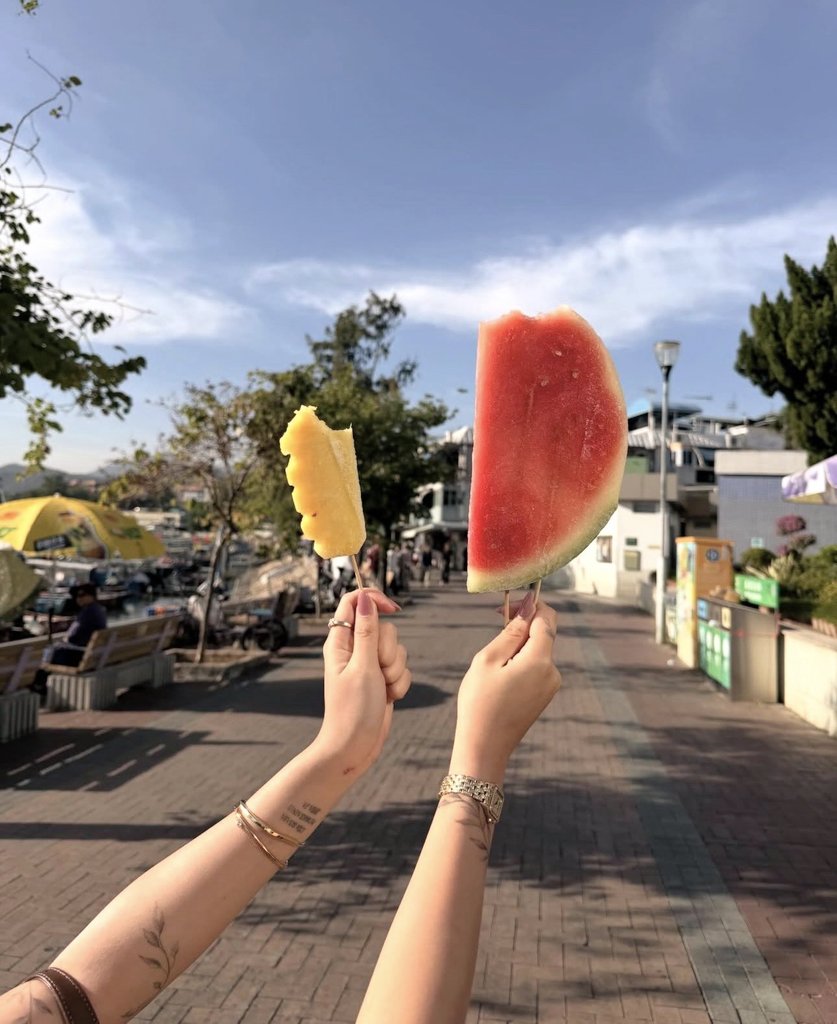 mainlymiks's tweet image. he def took this photo tas share sila while walking !! iykyk 😁