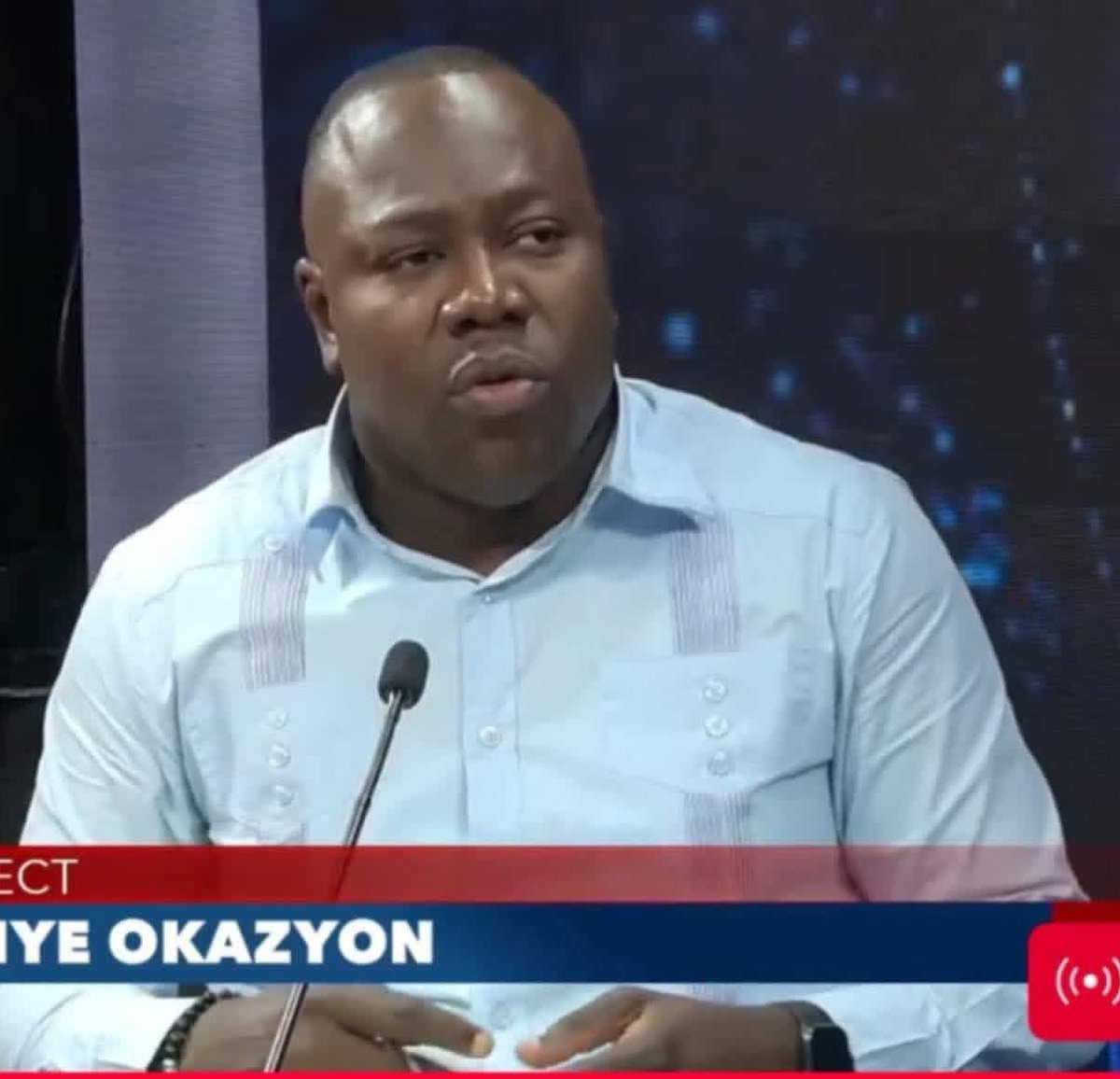 🔴 Urgent Haïti : Le chef de la coalition de gangs « Viv Ansanm », Jimmy Chérizier alias Barbecue, a menacé le journaliste Ronald Desormes en offrant 50 000 $ à quiconque l’attaquerait. Dans un pays déjà étouffé par l’insécurité. #SkandalNews