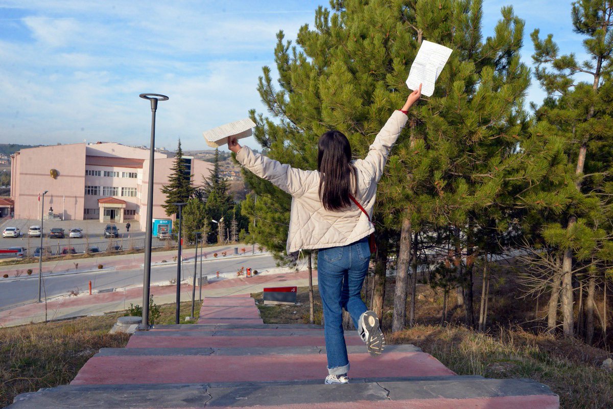 Kasım’dan Aralık’a geçiş! 🔄

Mutlu haftalar. 🤗

#HititÜniversitesi <a href="/ProfAliOzturk/">Ali Osman Öztürk</a>