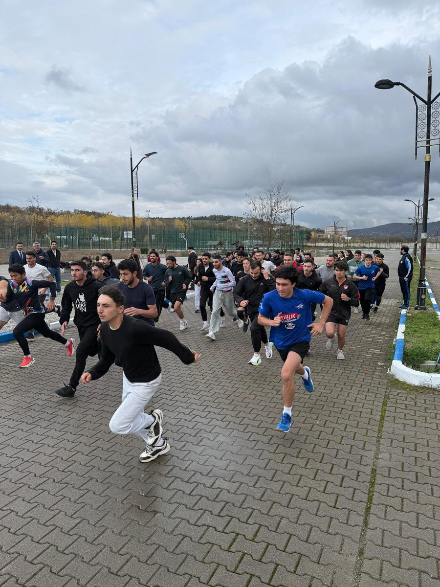 bartinsbf's tweet photo. Bartın Üniversitesi Spor Bilimleri Fakültesi ve Beden Eğitimi ve Spor Bölümü tarafından Öğretmenler Günü kapsamında “11. Geleneksel Öğretmenler Günü Koşusu” ile "Bocce Turnuvası"; öğrencilerin, mezunların ve akademisyenlerin katılımıyla gerçekleştirildi. https://t.co/IJfsQlmLY1