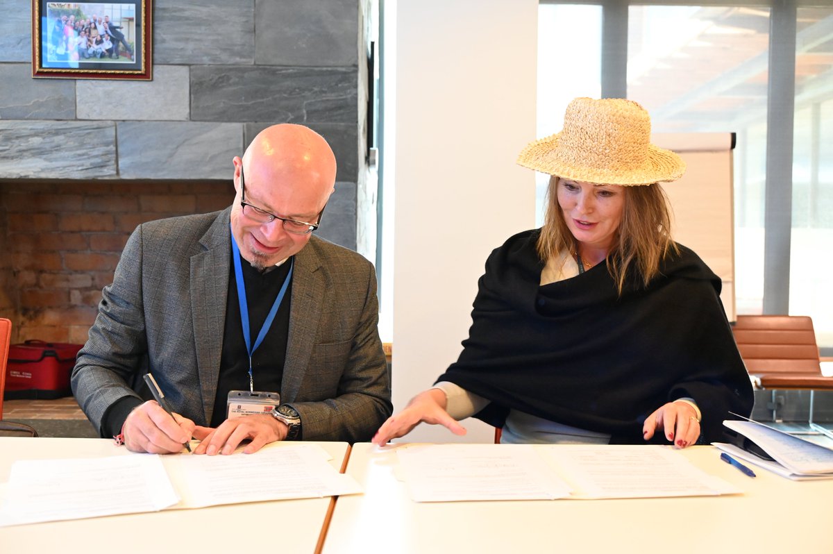 UNESCOKathmandu's tweet photo. 🇳🇴🤝🇳🇵The partnership for a climate-resilient school education system in Nepal is growing stronger! This additional funding to @UNESCO/@unicef_nepal  project reinforces our commitment &amp; our efforts to build a resilient, green &amp; #sustainable Nepal's future.
#UNESCOXPartnership https://t.co/FpOBV1zrFm