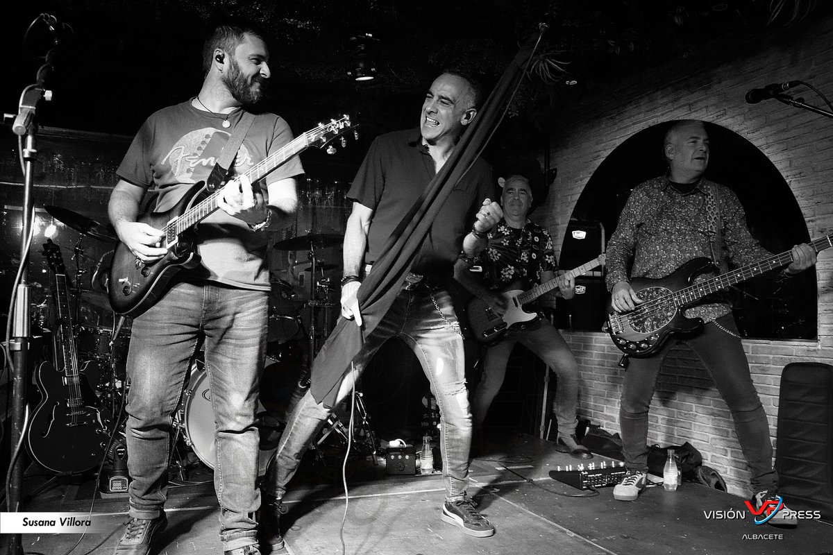 Espectacular trabajo el de Susana Víllora y Visión Press Albacete con las fotos del 13º Aniversario de Ole mi Lola. No cabía un alfiler. Gracias a Ole mi Lola por el trato genial y al personal que nos acompañasteis para pasar una tarde cojonuda.
<a href="/AbadVillor59453/">Susana Víllora Abad</a> 
<a href="/OlemiLola/">Ole mi Lola</a>