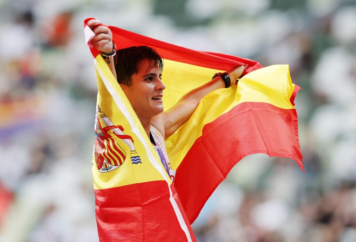 iberdrola's tweet image. ¡¡Lo de @garciaperezmari nos deja SIN PALABRAS!! 

Proclamada MEJOR atleta del MUNDO, el cierre de un año increíble

Nuestra embajadora logra un premio inédito en nuestro atletismo.

¡¡Orgullo del deporte español, María!! 👏

Imagen: EFE