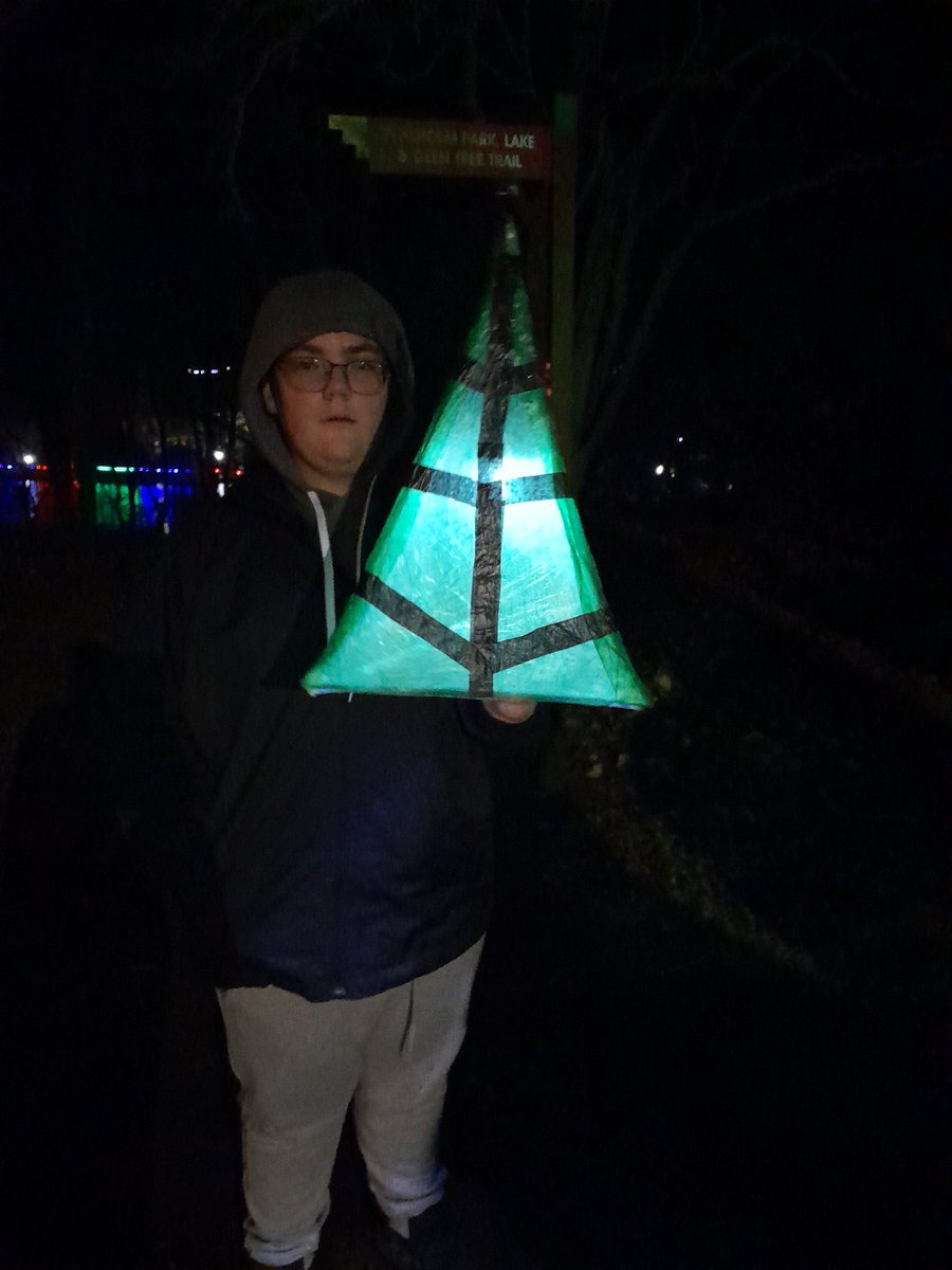 Friday evening Community Lantern Parade at #ScarboroughSparkle. A huge thank you to our amazing students and wonderful parents for giving up their evening to make this possible #ScarboroughEvents #scarboroughopenairtheatre #community #peasholmpark #thankyou