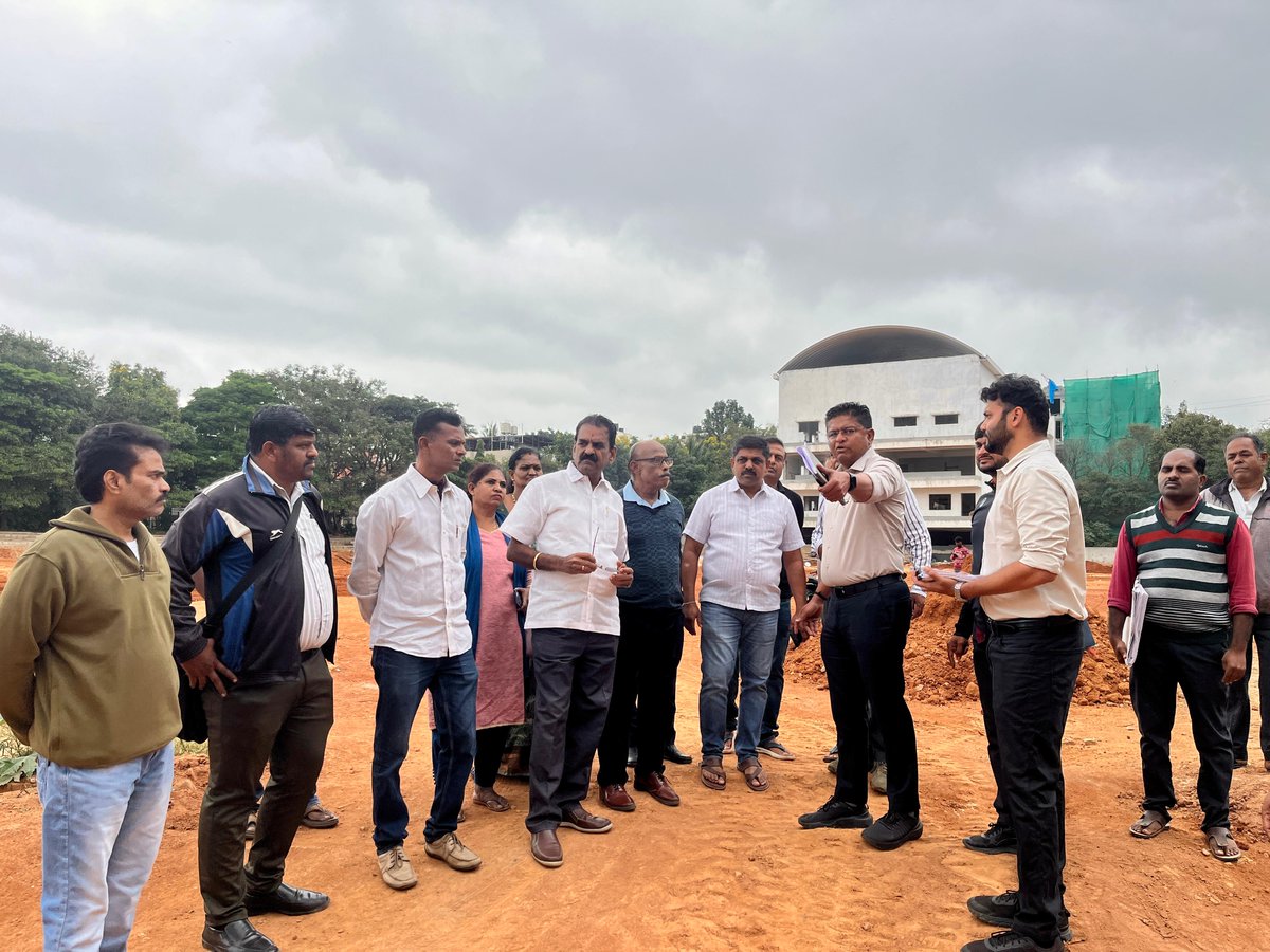 KJGeorgeOffice's tweet image. #SarvagnaNagarConstituency:

#WorkUpdate: As per the directions of Hon’ble Minister for Energy Shri @thekjgeorge Ji, officials from the MLA Office, along with local leaders, inspected the upcoming Bhuvanagiri Sports Complex at OMBR Layout, #BanaswadiWard.

This landmark project…