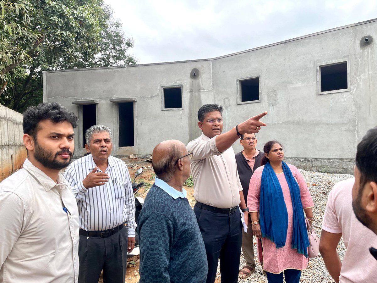 KJGeorgeOffice's tweet image. #SarvagnaNagarConstituency:

#WorkUpdate: As per the directions of Hon’ble Minister for Energy Shri @thekjgeorge Ji, officials from the MLA Office, along with local leaders, inspected the upcoming Bhuvanagiri Sports Complex at OMBR Layout, #BanaswadiWard.

This landmark project…