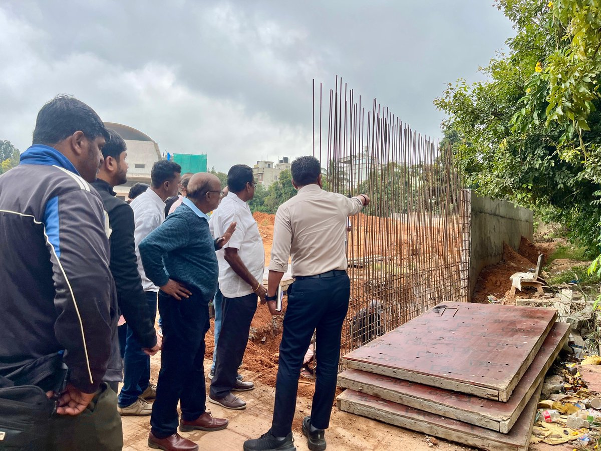 KJGeorgeOffice's tweet image. #SarvagnaNagarConstituency:

#WorkUpdate: As per the directions of Hon’ble Minister for Energy Shri @thekjgeorge Ji, officials from the MLA Office, along with local leaders, inspected the upcoming Bhuvanagiri Sports Complex at OMBR Layout, #BanaswadiWard.

This landmark project…