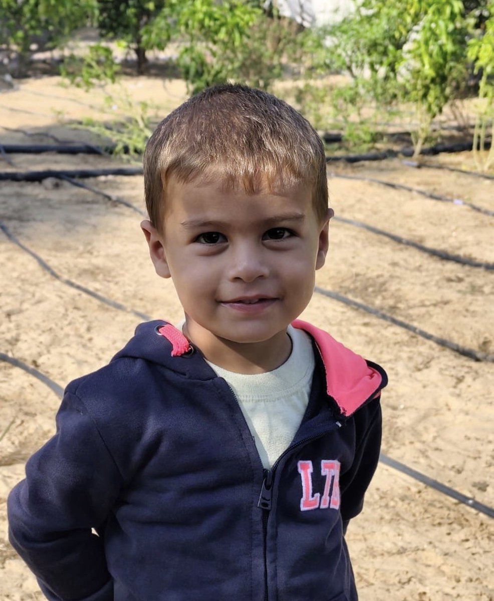 Awsaj_Gaza's tweet image. علي ابن أختي فقد والده في قصف إسرائيلي قبل أشهر، يعاني اليوم من مشكلة قلبية وبحاجة لجراحة عاجلة، معنا جميع التقارير الطبية اللازمة، نبحث عن منظمة أو جهة تستضيفه حسب بروتوكول منظمة الصحة العالمية المعمول به في قطاع غزة.
من يستطيع المساعدة أرجو أن يتواصل معي.