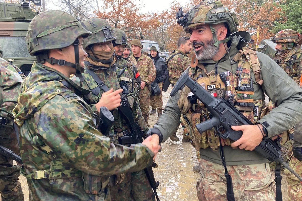 JGSDF_pr's tweet image. 🇯🇵🇮🇹🇫🇷🇩🇪🇵🇱🇪🇸🇬🇧#陸上自衛隊 は、欧州本土における初の実動訓練となるイタリア陸軍主催多国間空挺演習「#マングスタ ２５」に参加し、日伊仏独波西英の共同による空挺作戦を演練しました。…
