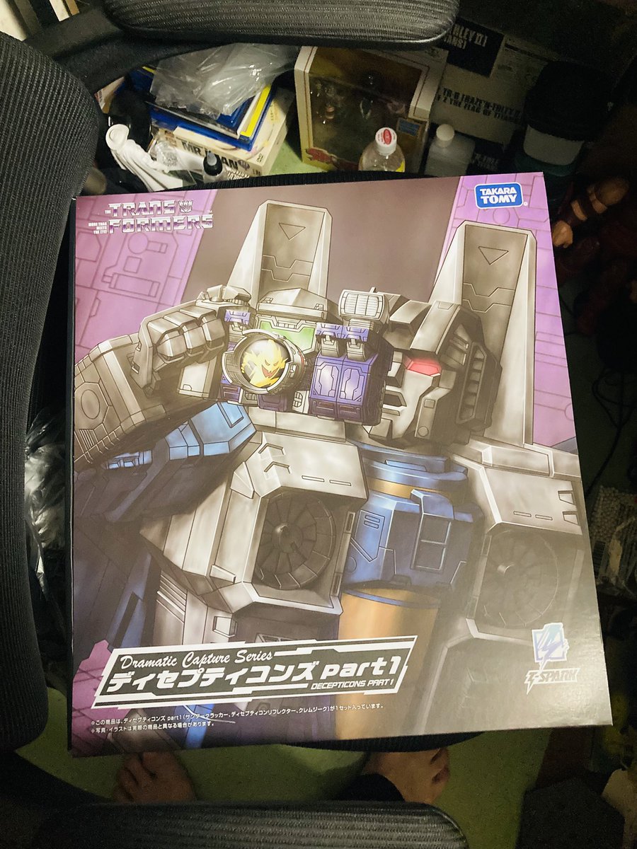 GxrWerkstatt's tweet image. ディセプティコンズpart1届いた
あまりにも箱絵が良すぎる
圧倒的邪魔なのに箱絵が良すぎるせいで捨てられない地獄