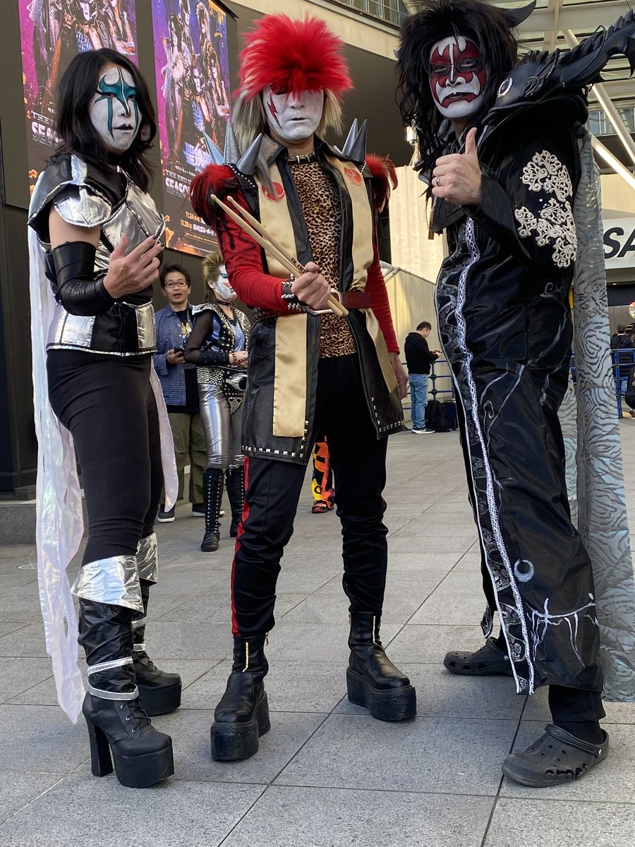 Dr_take's tweet photo. 地球デビュ��40周年大黒ミサツアーFINAL参拝👿
人間の年齢で還暦を過ぎた構成員の今となっては流行らないヘビーメタルでたまアリを満杯にしてしまうとはなんと恐ろしい。
今回もメイク信者として参戦。たくさんのお仲魔にも会って超最悪（高）な一日に。
#聖飢魔II
#さいたまスーパーアリーナ https://t.co/JtCHZgCUxj