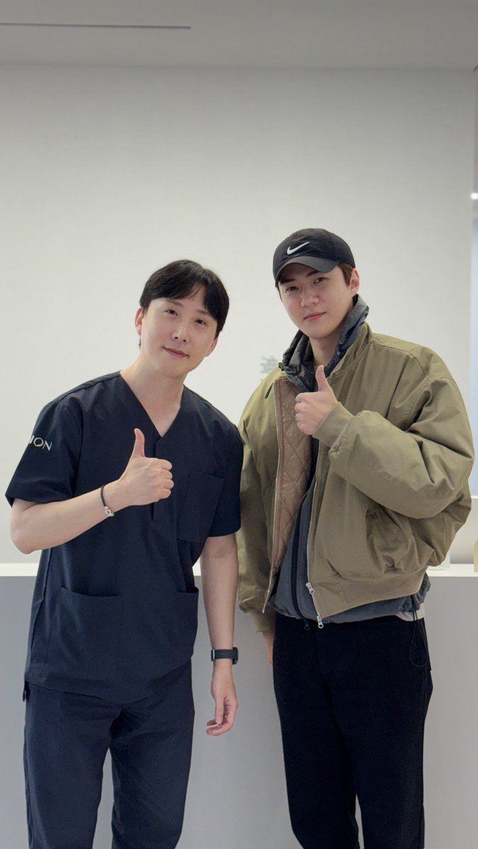 milkteus's tweet image. new photo update of sehun at &apos;dion&apos; beauty clinic today! 📸✨

the staff asked if they could post it on social media and sehun said it’s fine since he’s really good friends with the clinic director~