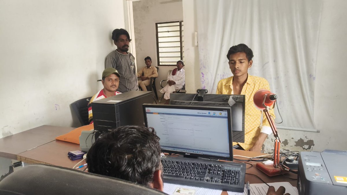 UIDAIMumbai's tweet image. Mamlatdar office Deesa #Banaskantha (Gujarat) visited/inspected by UIDAI AM in which training/awareness given for #UIDAI policy, Valid Document, Mandatory biometric update (MBU) and guidance to residents handling to Operator/Supervisor as on 30th Nov 2025. @UIDAI @GoI_MeitY