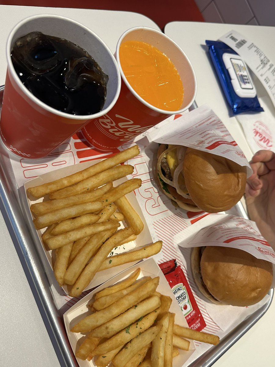 3개월만에 집밖에나오기 위해 이발함