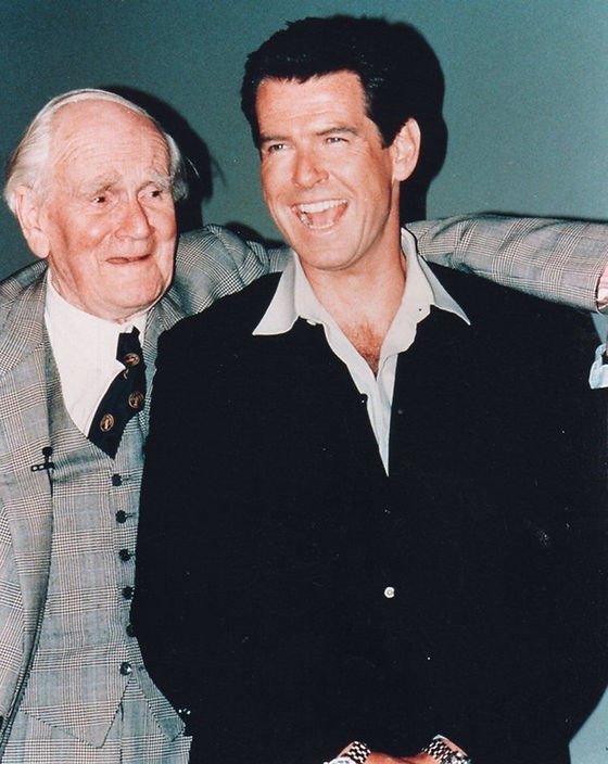 Storm_Chaser_Z's tweet image. Publishing a new #JamesBond video Tuesday with a new short video the following week!   

Have a wonderful week and weekend!✌ 
#PierceBrosnan