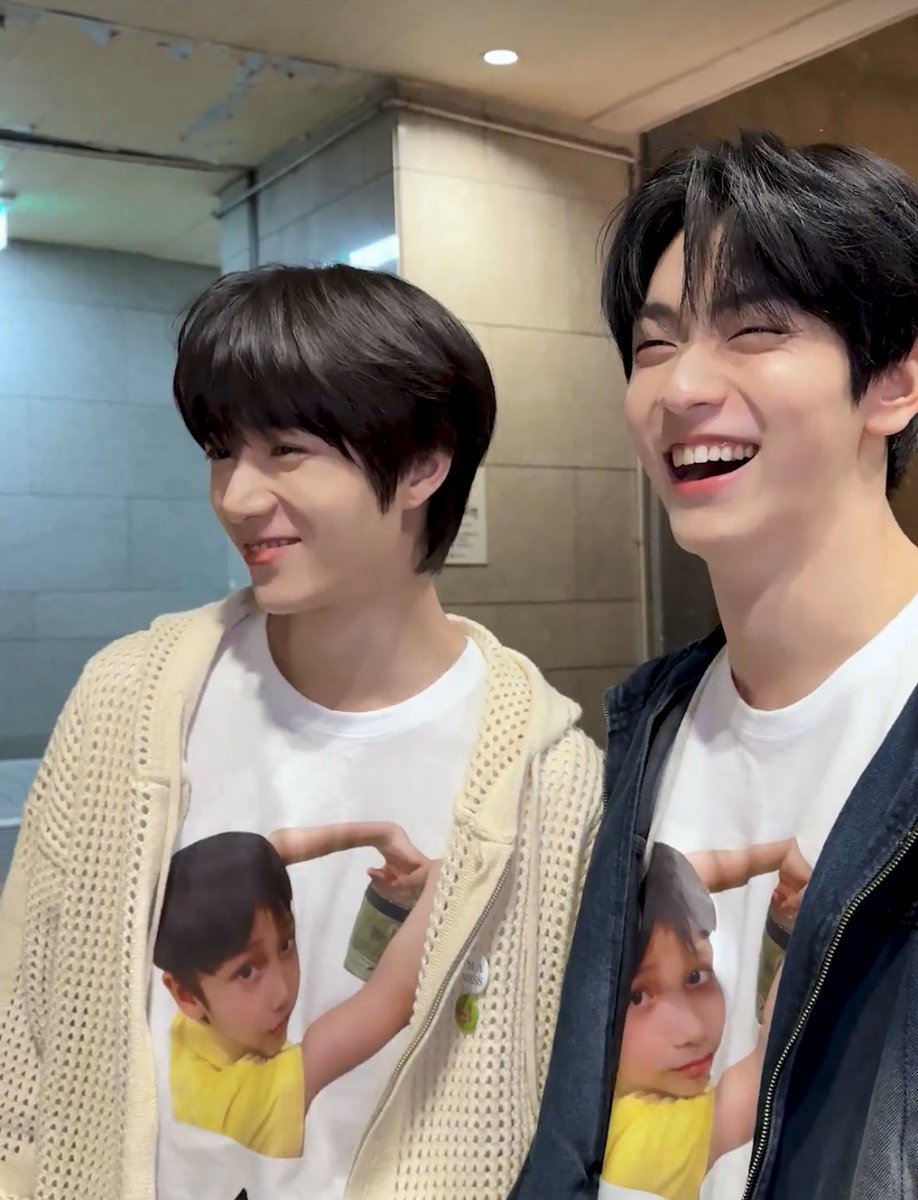 tyun1uv's tweet photo. cuties😭😭 https://t.co/blVRmRhQdF