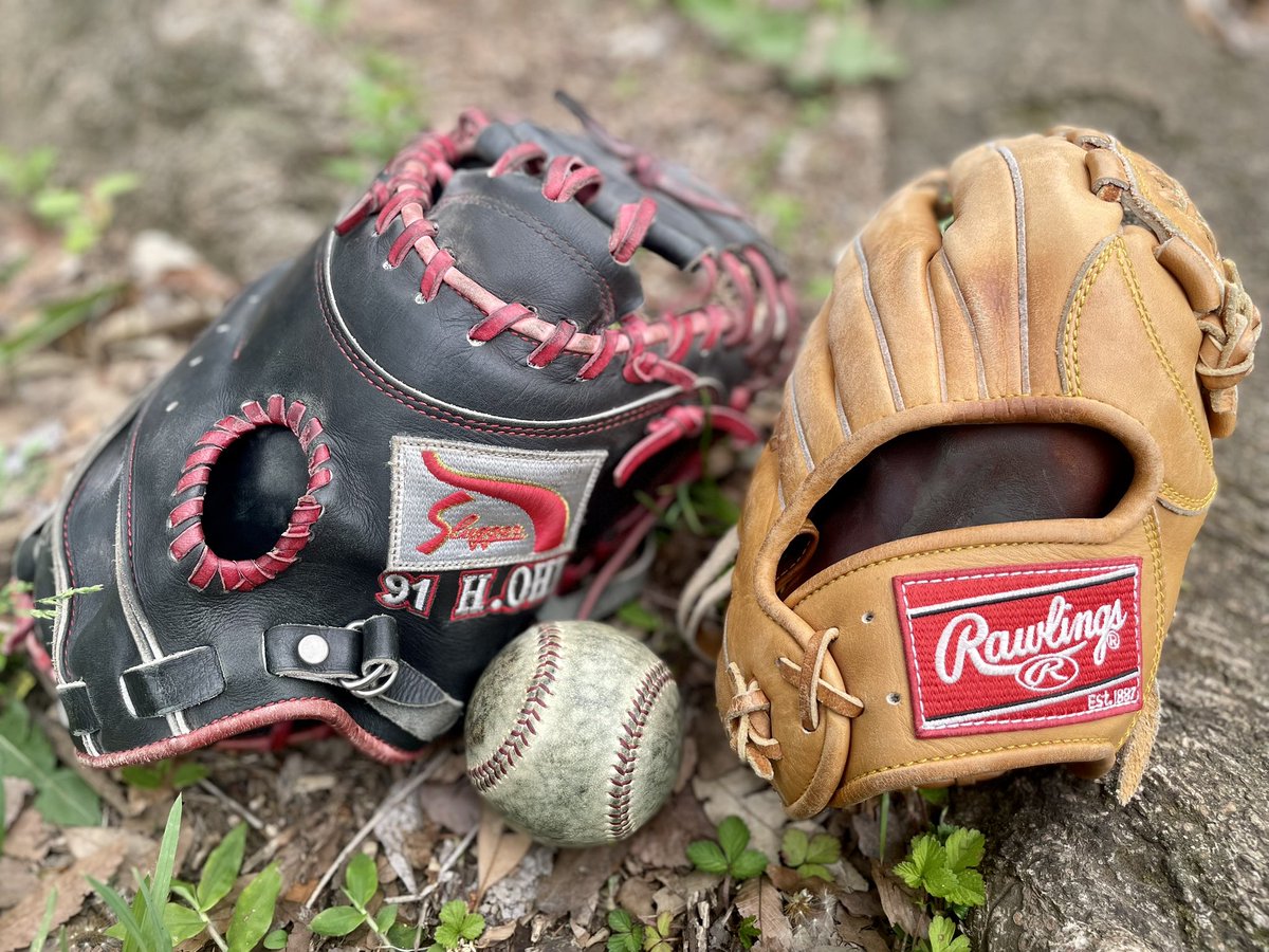 わーーー、ローリングスの茶色があったらぜーったい欲しい。
自分のグローブと一緒に写真撮りたい。

➡️右のやつ