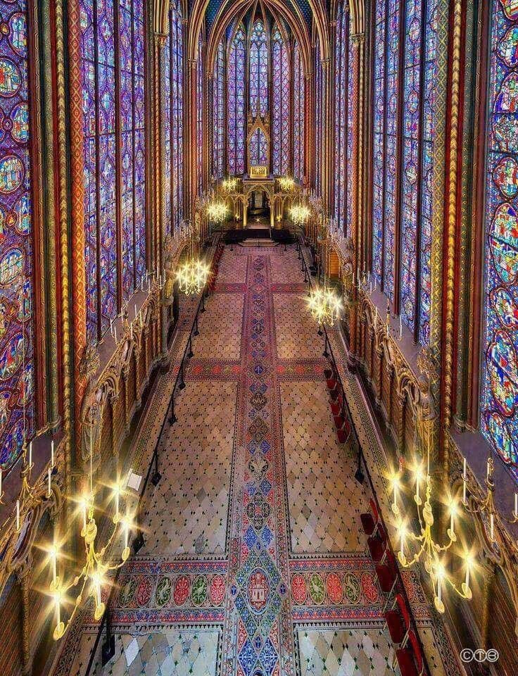 フランス人はこのゴシック芸術の宝石のような建物をわずか7年で建設