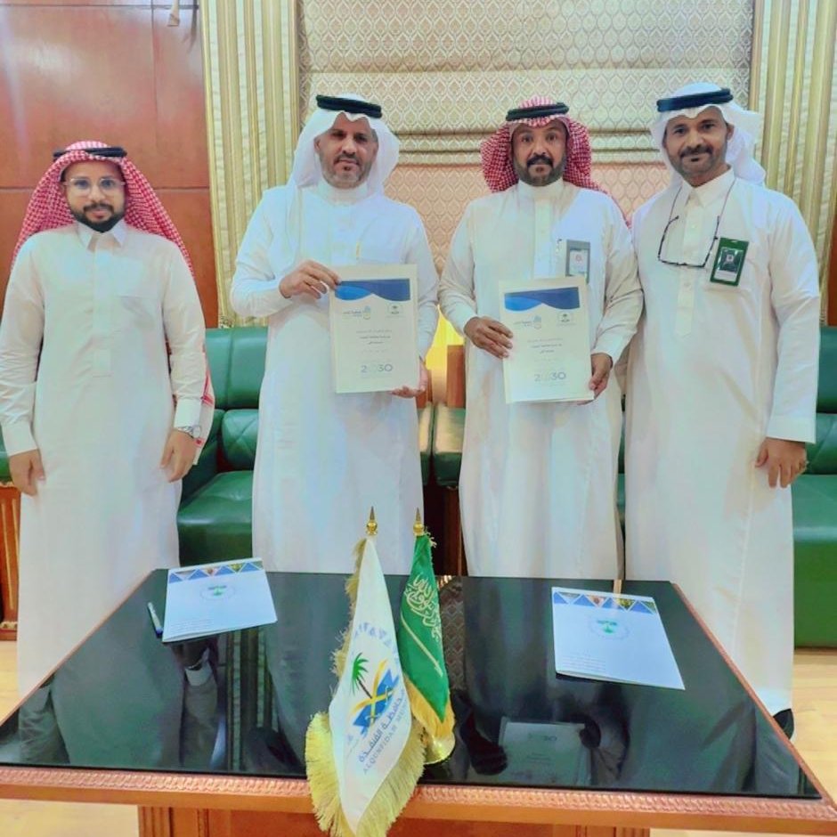 جمعية #كفى و #بلدية_القنفذة توقعـان شراكـة مجتمعيـة، بهدف تنفيذ مبادرات تنمويـة وتثقيفية وإعلامية، تخدم جميـع أفراد المجتمـع.
<a href="/qbaladi/">بلدية محافظة القنفذة</a>