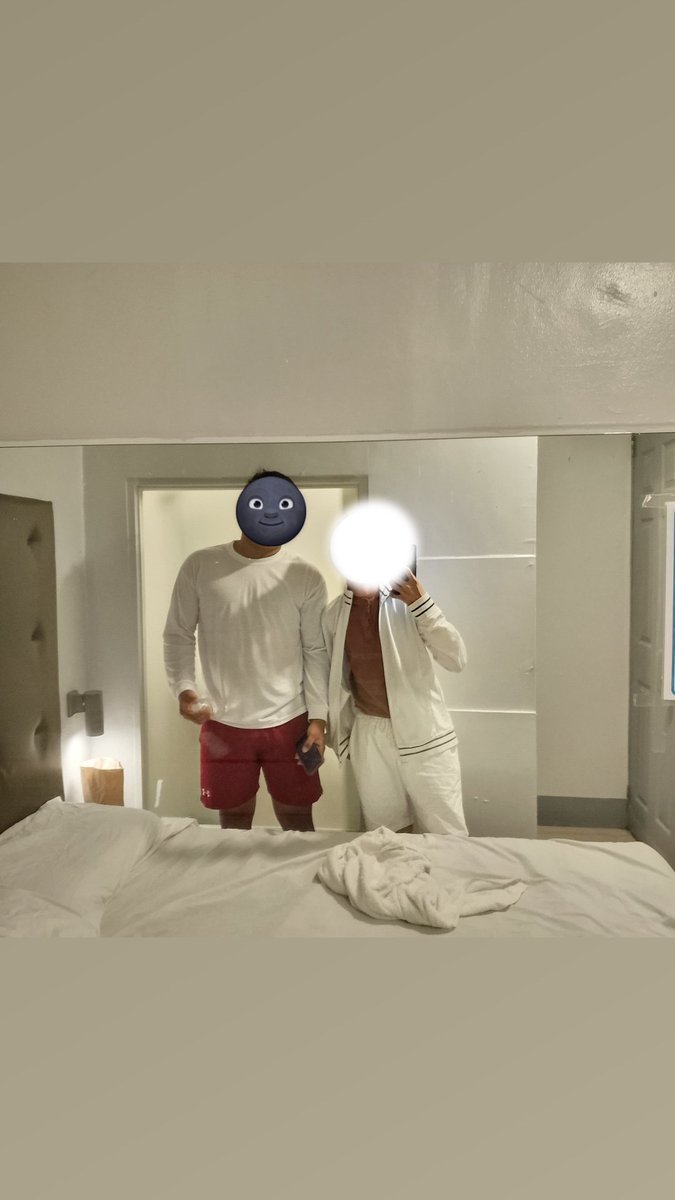 紀錄一下「約砲」
跟巴西印尼混血兒籃球選手
認識三個月後第一次開房間
是個有線條的強壯的身體🥵🥵🥵