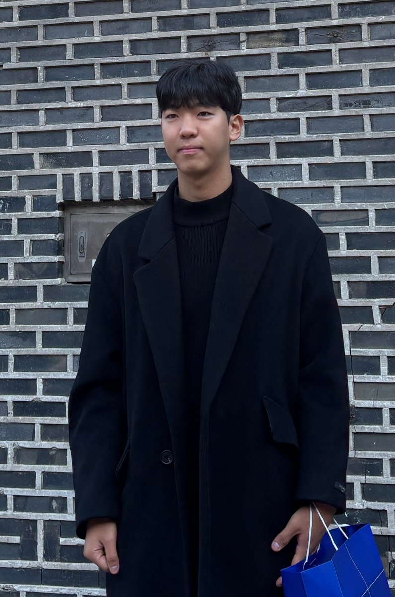 준서 진짜 시즌초보다 얼굴이 통통해짐 ㅋㅋㅋㅋ 마캠에서 잘 먹고왔나 턱선이 사라졌어요