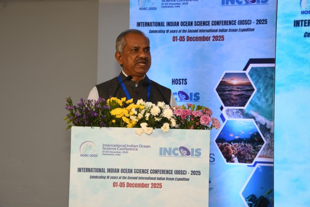 ESSO_INCOIS's tweet image. A powerful address by Chief Guest Dr. M. Ravichandran, joined by Dr. Nick D’Adamo, Dr. Vidar, Dr. Sinjae Yoo, Dr. Breet and Dr. T. Srinivasa Kumar marked an inspiring session at #IIOSC2025. Stay tuned for more updates! @moesgoi @PIB_India @UNESCO