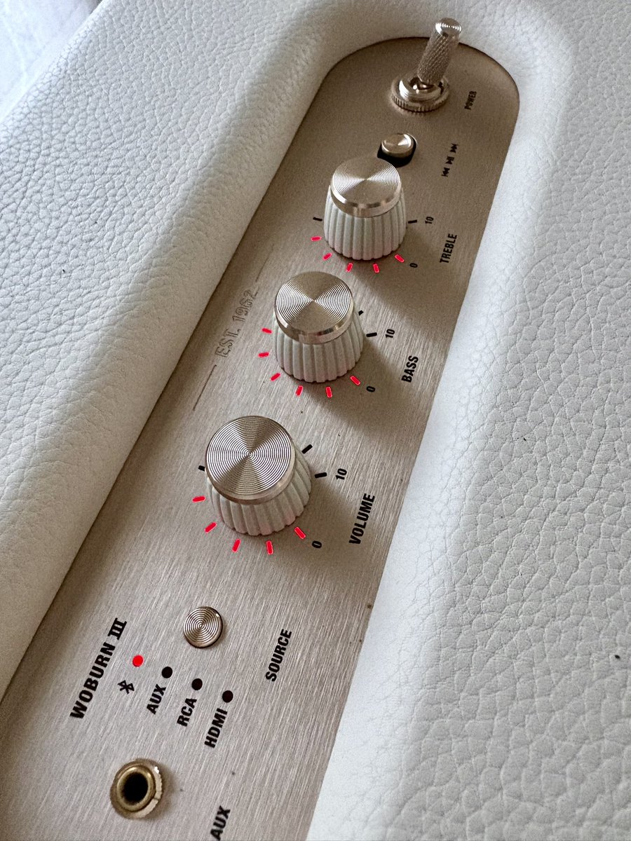 uxtupii's tweet image. Amazon のブラックフライデーで安くなっていたので購入しました！
#Marshall  #Woburn  Ⅲ
マーシャルのホームスピーカーで最上位の機種です
めちゃ質感が高くて高級感が有ります！