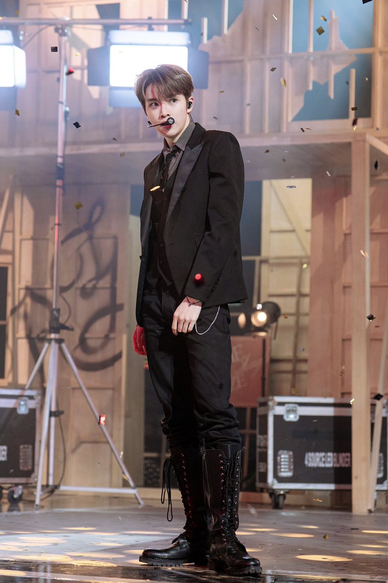 살면서 이런 남자한테 한 번만 안겨보면 소원이 없겟다 제발 안아주셈 아 제발..