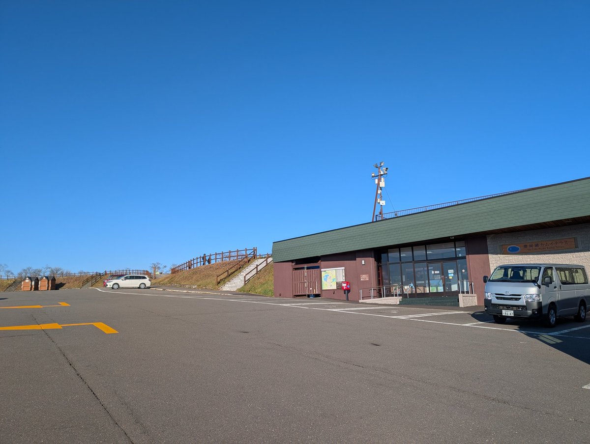 回望北海道 阿寒 摩周湖及其附近的景色，藍天碧湖，好美，流連忘返，依依不捨